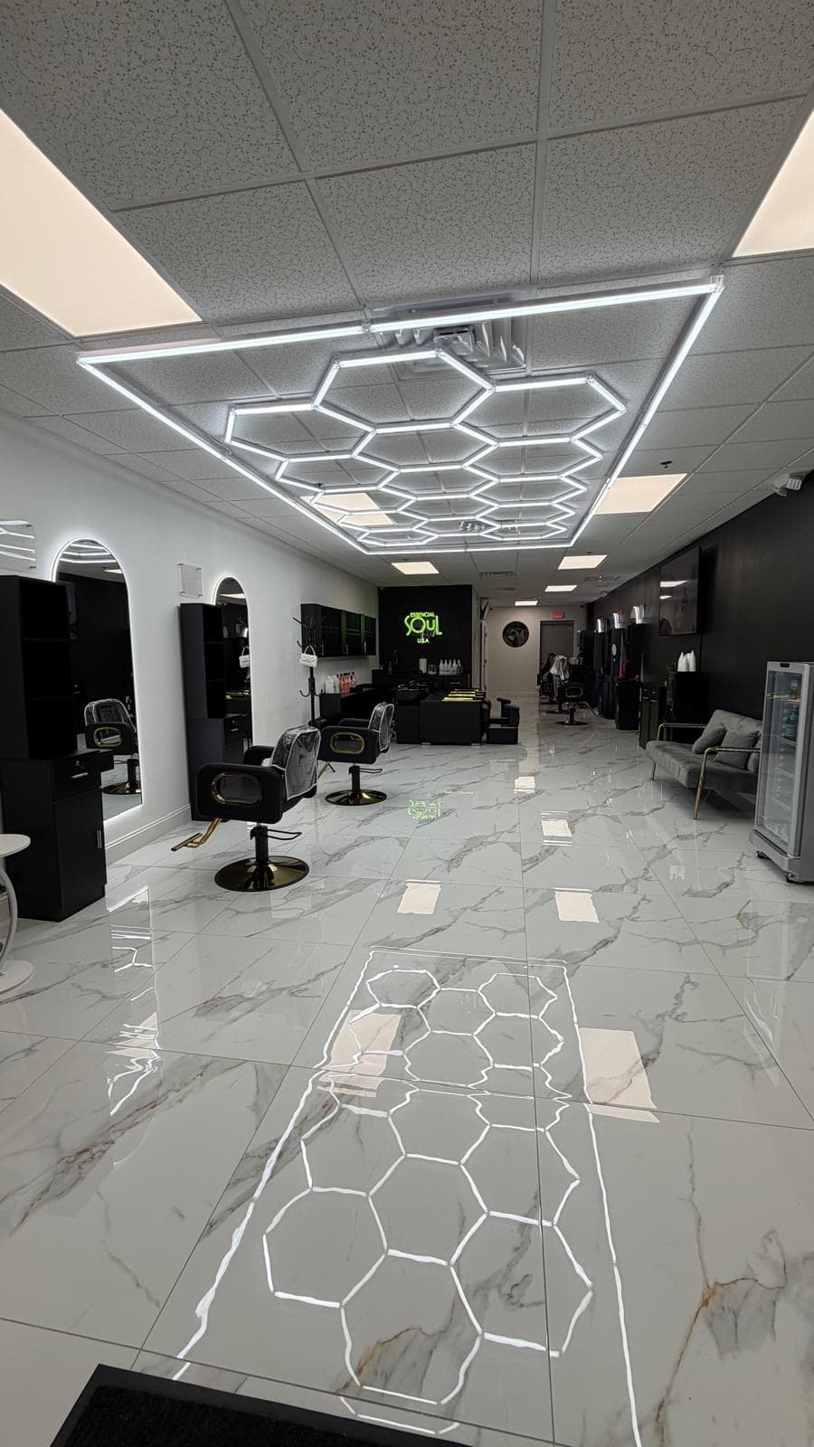 Beauty in Black ā Beauty Space for Rent in Tampa 4